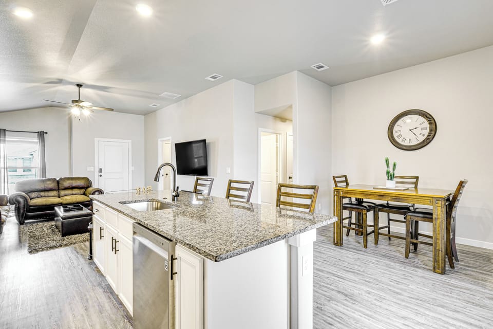 House (3 Bedrooms) | Interior