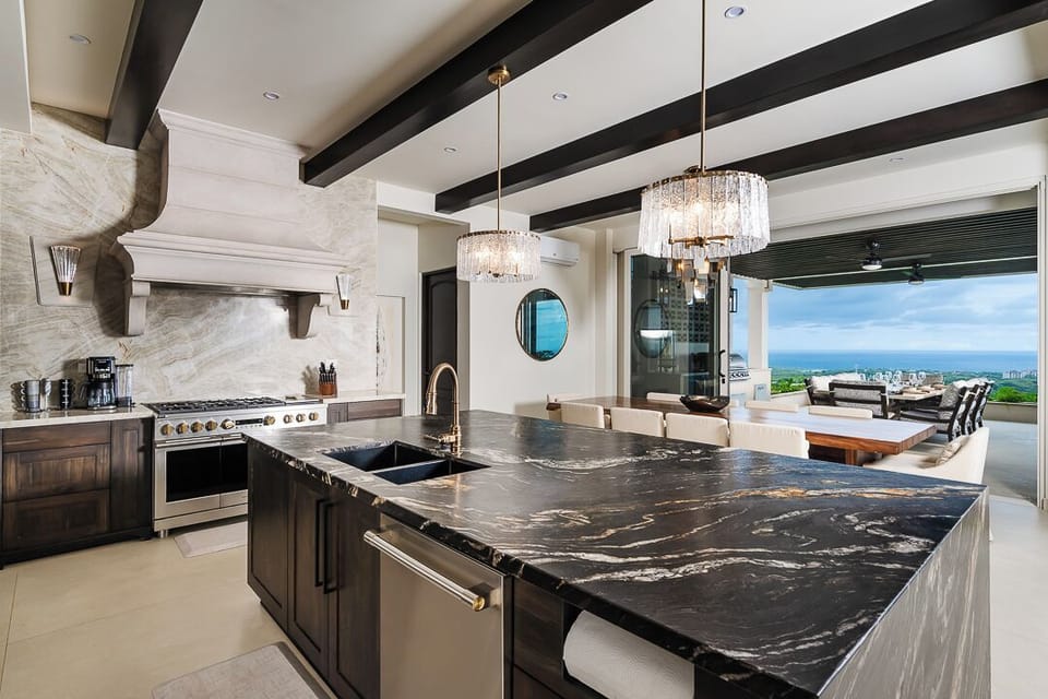 Kitchen - Gourmet Kitchen fully equipped to enjoy delicious  meals and cocktails.