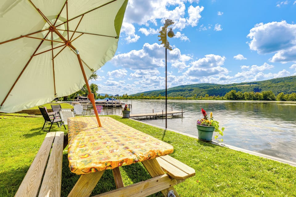 Cottage (2 Bedrooms) | Front of property