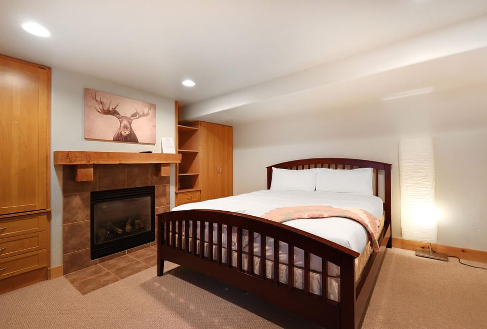 Bear Hollow Village 5661 by Moose Management