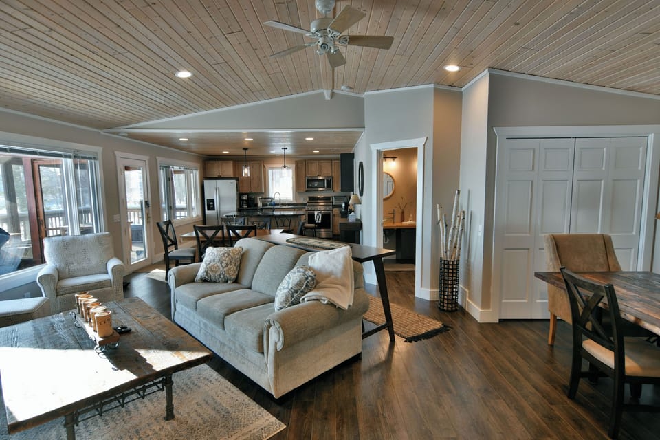 House, Multiple Beds, Jetted Tub (Spruce Haven) | Living area | 42-inch flat-screen TV with digital channels, fireplace