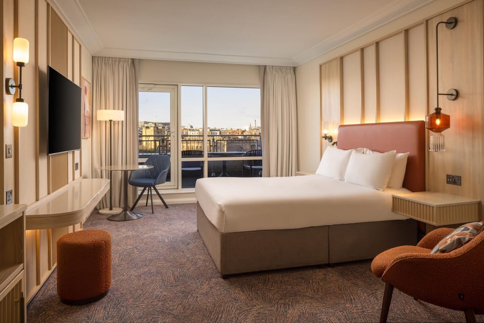 Executive Room, 1 Queen Bed, Balcony | In-room safe, desk, laptop workspace, blackout drapes