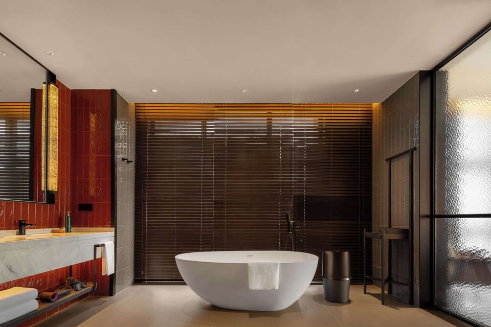 Deluxe Suite, 1 King Bed | Bathroom | Shower, rainfall showerhead, eco-friendly toiletries, hair dryer