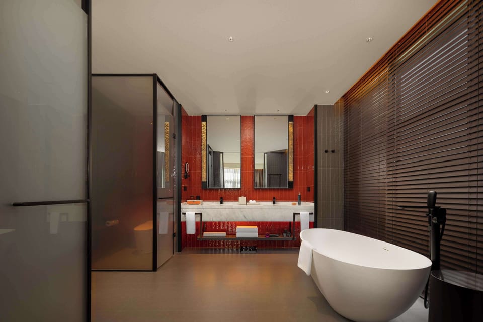 Deluxe Suite, 1 King Bed | Bathroom | Shower, rainfall showerhead, eco-friendly toiletries, hair dryer