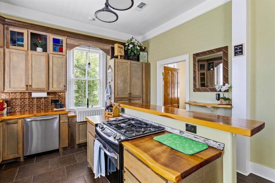 Cook up memories in this stylish space, with natural light and modern touches!