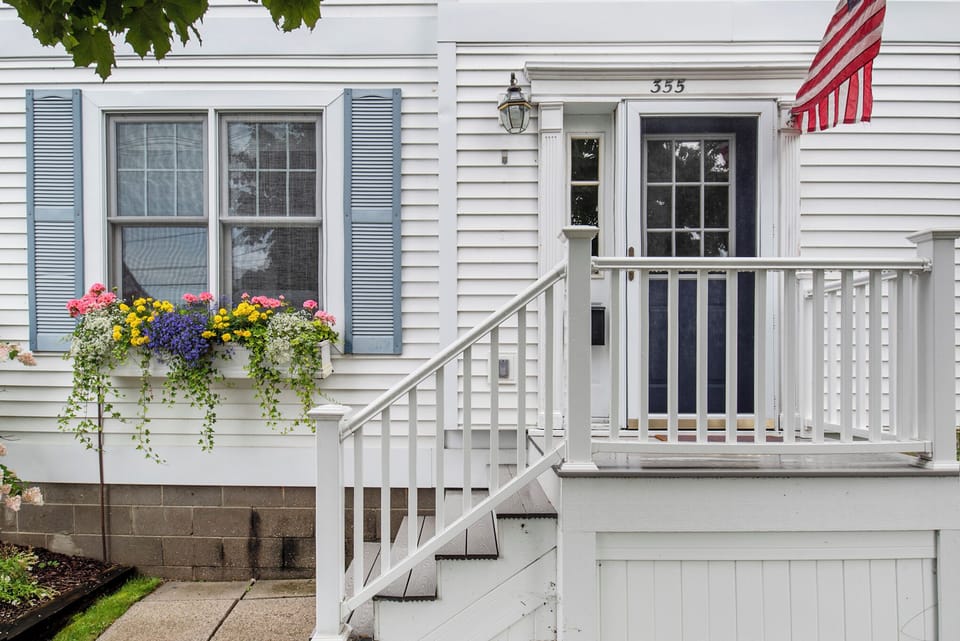 Front door/porch