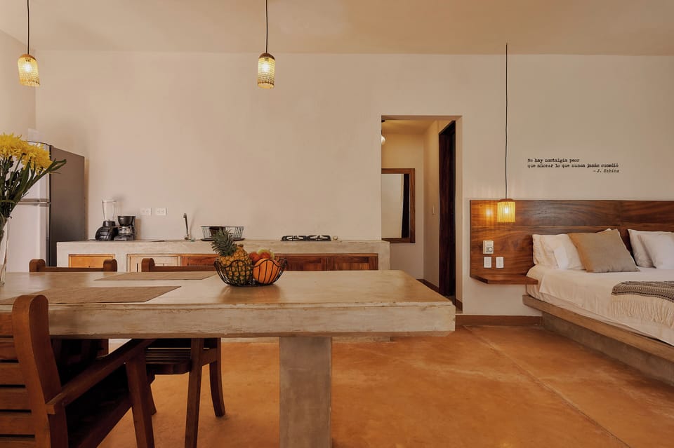 Standard Studio Suite | Laptop workspace, free WiFi