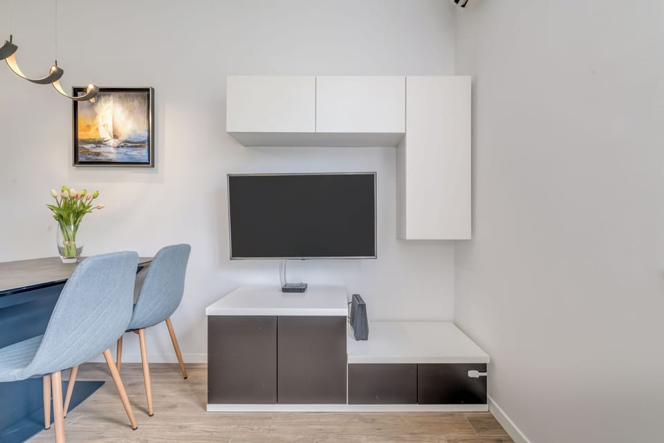 Deluxe Apartment | 1 bedroom, blackout drapes, soundproofing, iron/ironing board