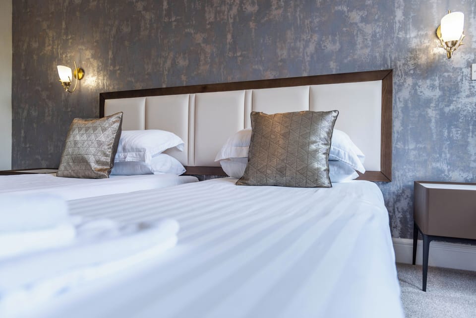 Desk, laptop workspace, iron/ironing board, free WiFi