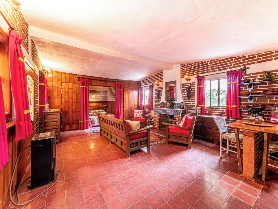 Deluxe Room, Garden View | Hypo-allergenic bedding, free WiFi