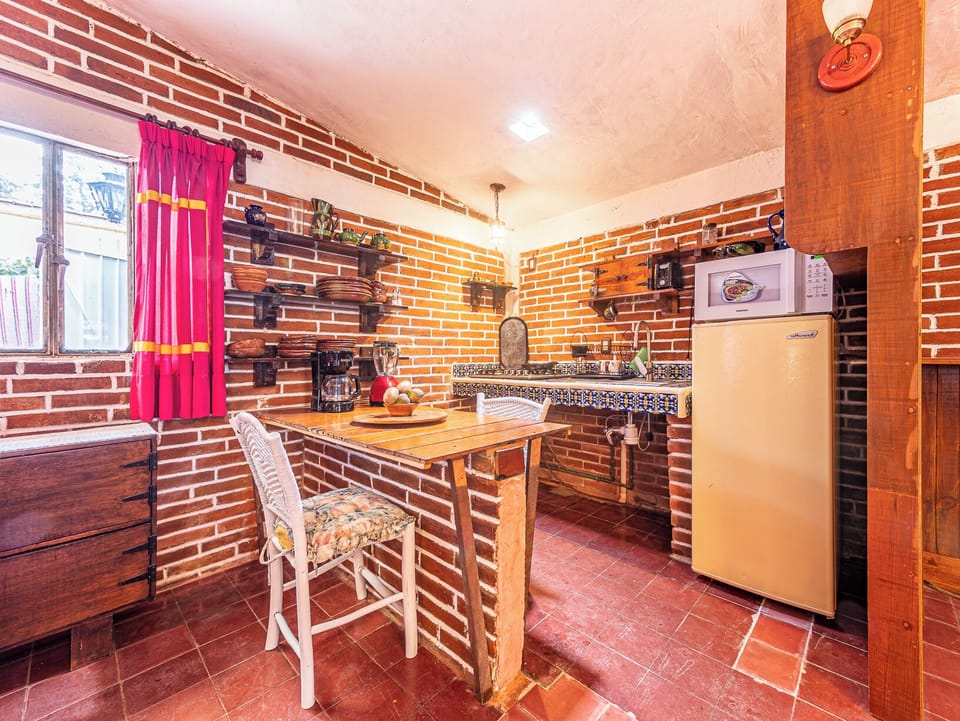 Deluxe Room, Garden View | Hypo-allergenic bedding, free WiFi