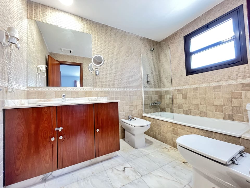Villa | Bathroom | Combined shower/tub, deep soaking tub, towels