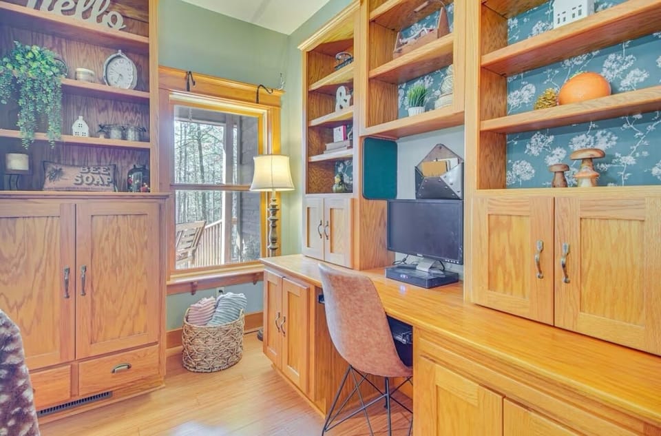 Laptop worksite. Security monitor, WiFi router, books and board games provided 