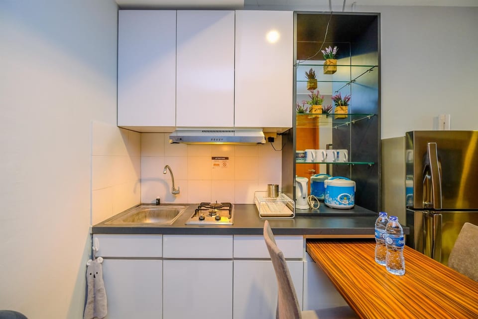 Apartment | Private kitchen | Fridge, stovetop, rice cooker, dining tables