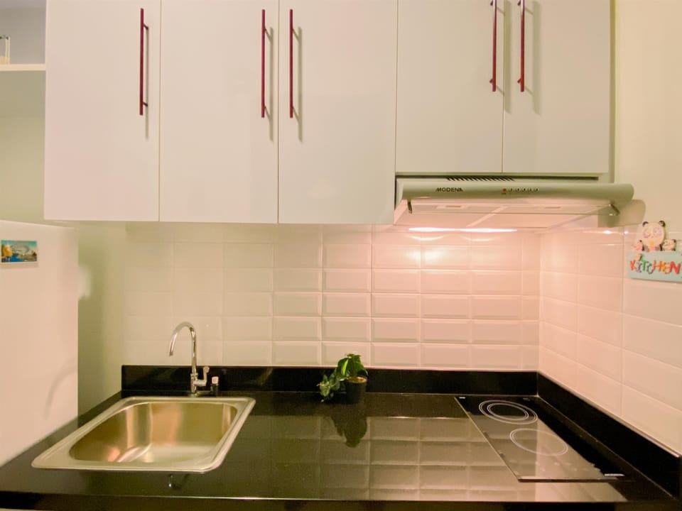 Apartment | Private kitchen | Fridge, stovetop, electric kettle, rice cooker