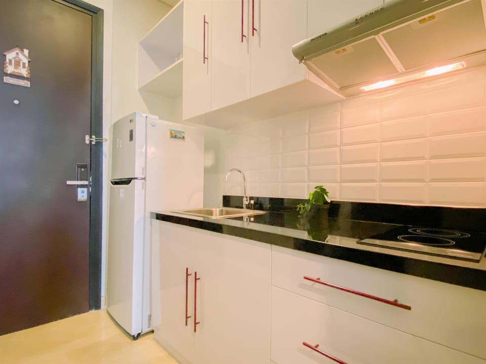 Apartment | Private kitchen | Fridge, stovetop, electric kettle, rice cooker
