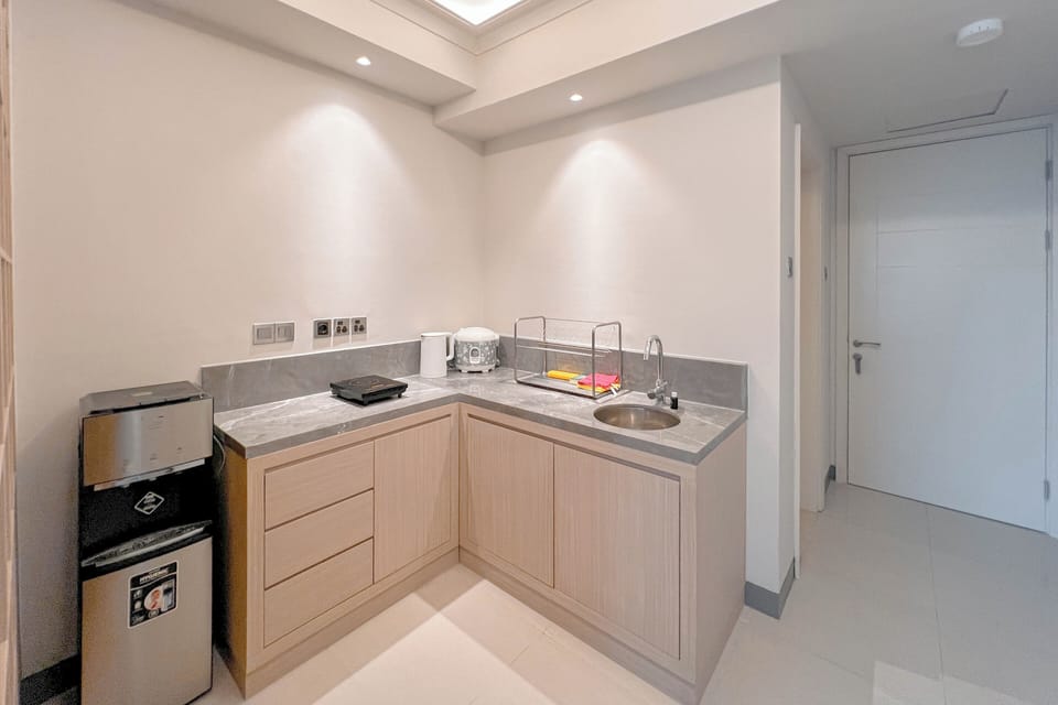 Studio | Private kitchen | Fridge, stovetop, electric kettle, rice cooker