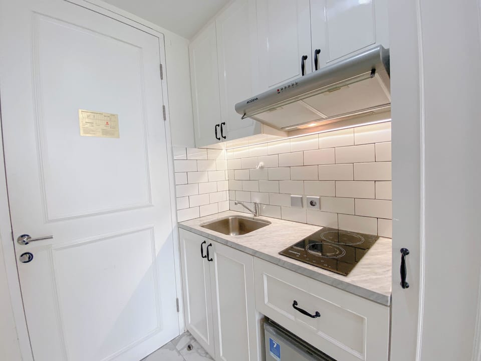 Studio | Private kitchen | Fridge, stovetop, rice cooker
