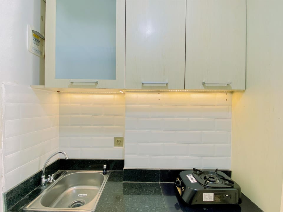 Studio | Private kitchen | Fridge, stovetop, rice cooker, dining tables