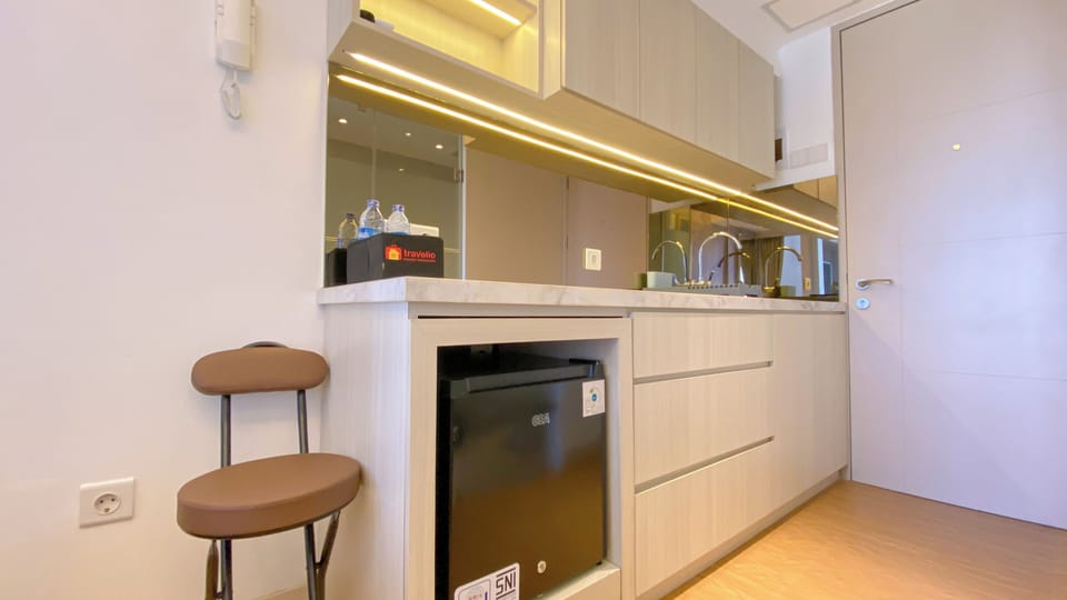 Studio | Private kitchen | Fridge, stovetop, electric kettle, rice cooker