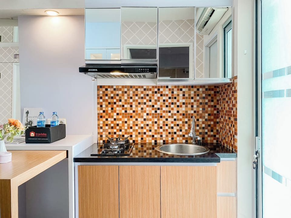 Apartment | Private kitchen | Fridge, stovetop, rice cooker, dining tables