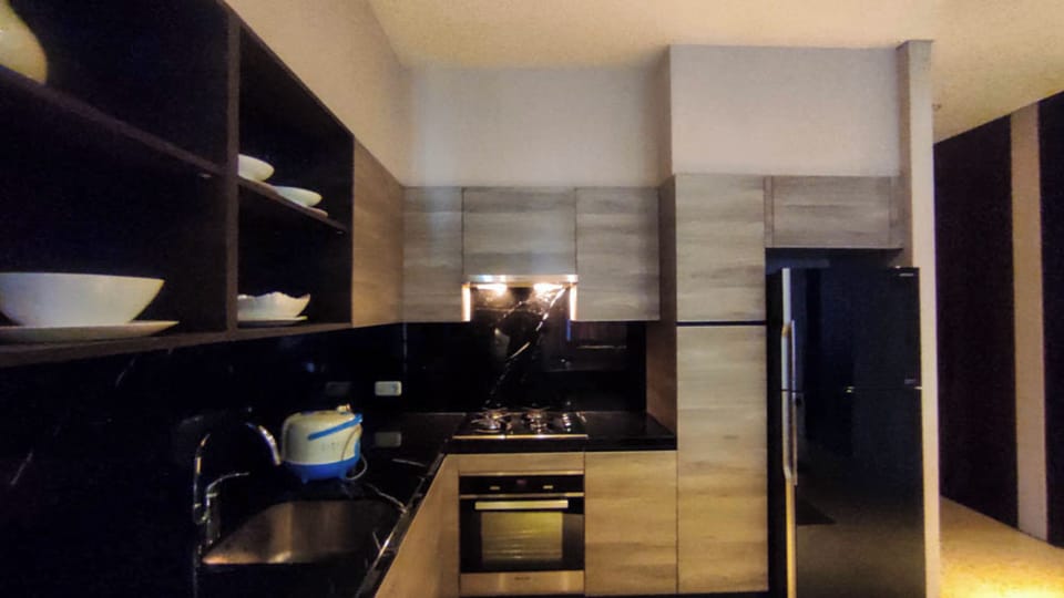 Apartment | Private kitchen | Fridge, oven, stovetop, electric kettle