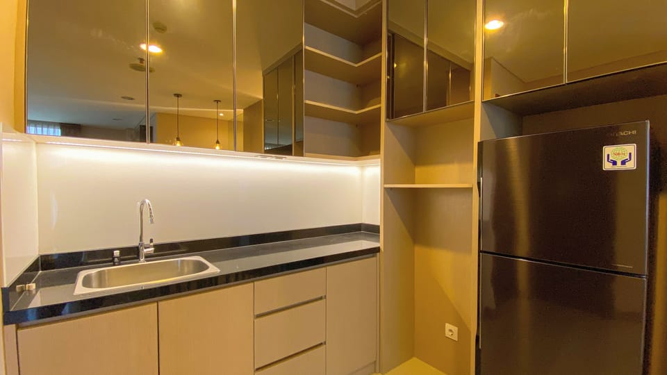 Apartment | Private kitchen | Fridge, stovetop, rice cooker, dining tables