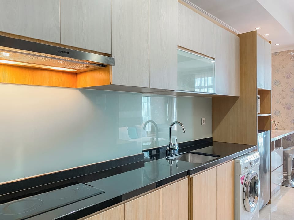 Studio | Private kitchen | Fridge, microwave, stovetop, electric kettle