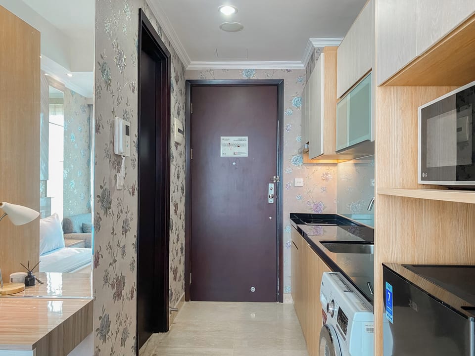 Studio | Private kitchen | Fridge, microwave, stovetop, electric kettle