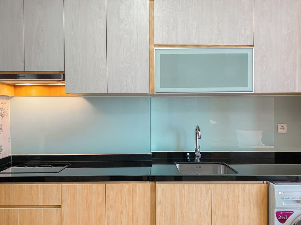 Studio | Private kitchen | Fridge, microwave, stovetop, electric kettle