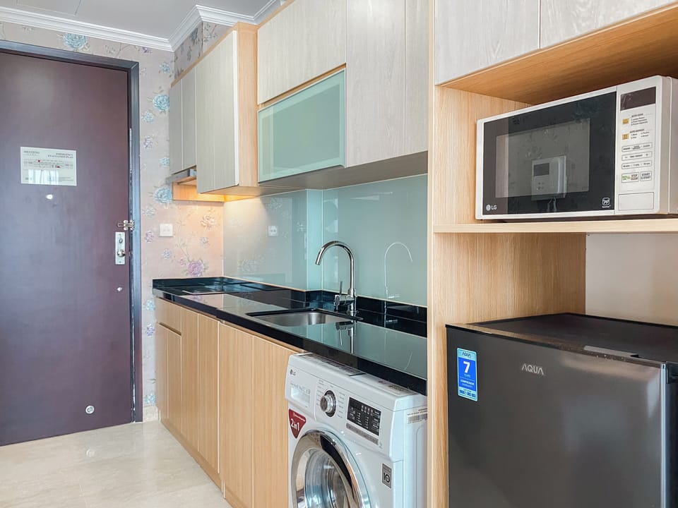 Studio | Private kitchen | Fridge, microwave, stovetop, electric kettle