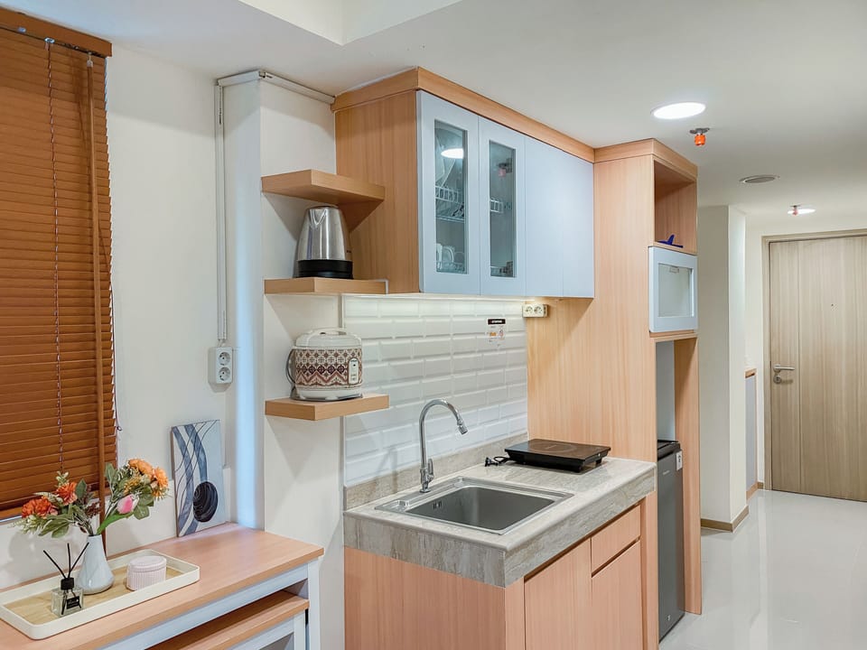 Apartment | Private kitchen | Fridge, stovetop, rice cooker, dining tables