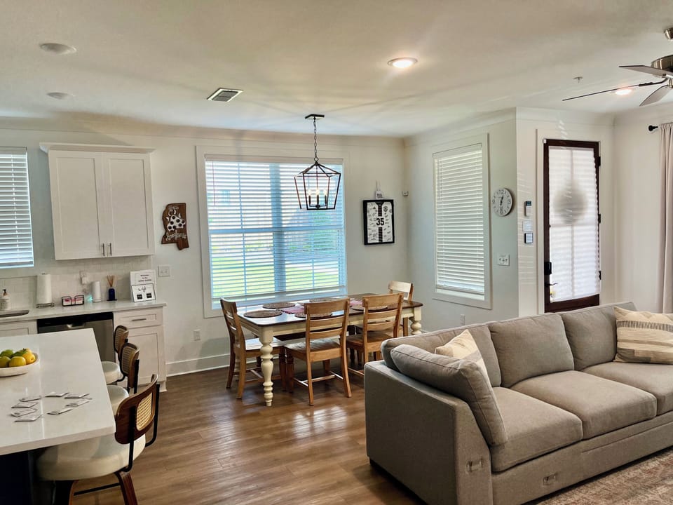 Kitchen table seats 6