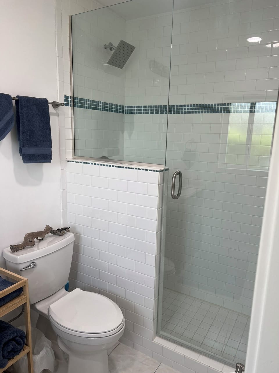 BA 2 complete with towels, shower and toiletries for showering