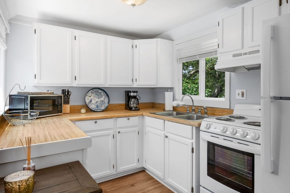 Plenty of counter space in this kitchen - 251 Old Wharf Road Unit 163 Dennis Port - Hilltop Hideaway
