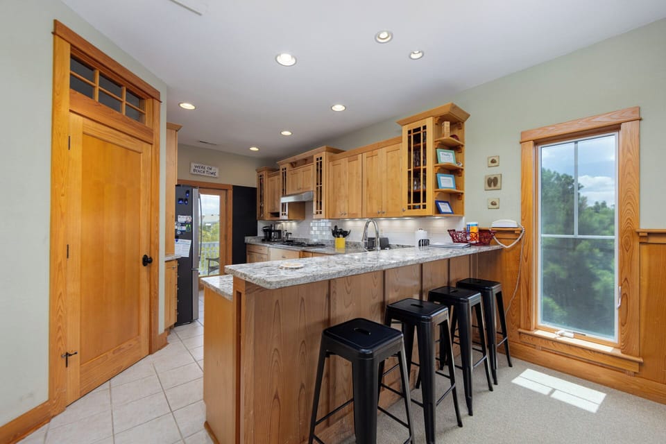 VOH151: FINALLY | TL Kitchen Area - Island Seating for 4, Deck Access