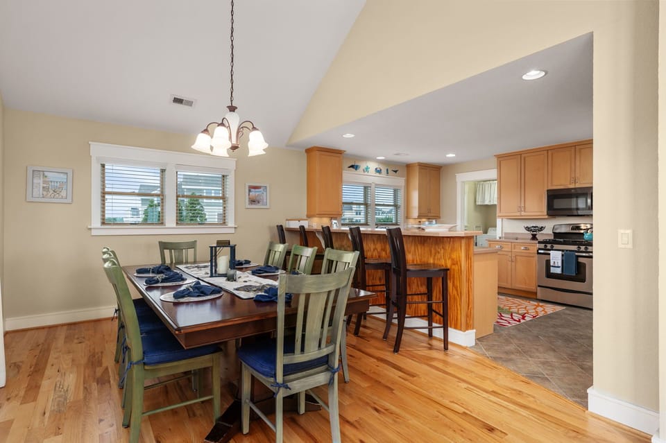 Dining Area - Top Level