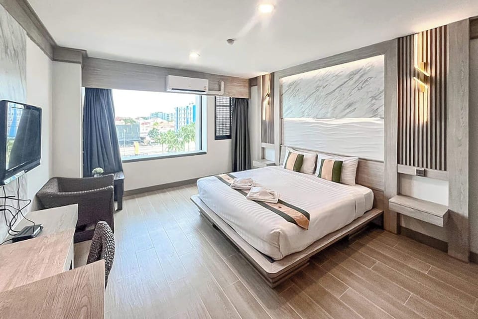 Deluxe Double Room | Desk, soundproofing, free WiFi, bed sheets
