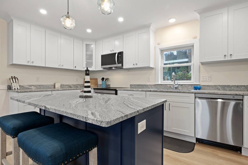 Another view of the large kitchen and dishwasher