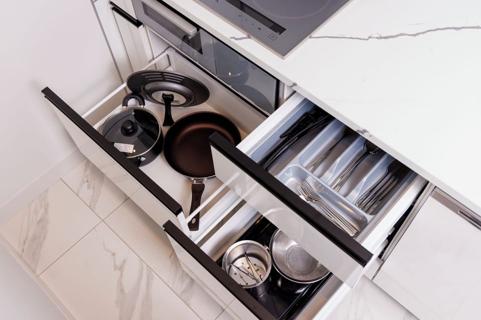 Fridge, microwave, oven, coffee/tea maker