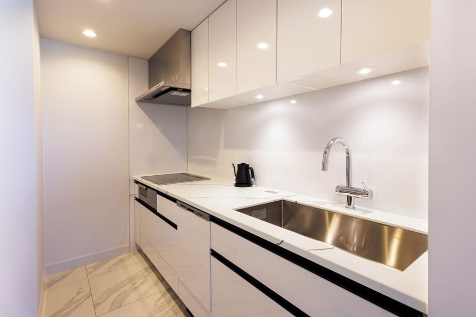 Premier Suite, 2 Bedrooms, Non Smoking, Ocean View,(5-10floor) | Private kitchen | Fridge, microwave, oven, coffee/tea maker