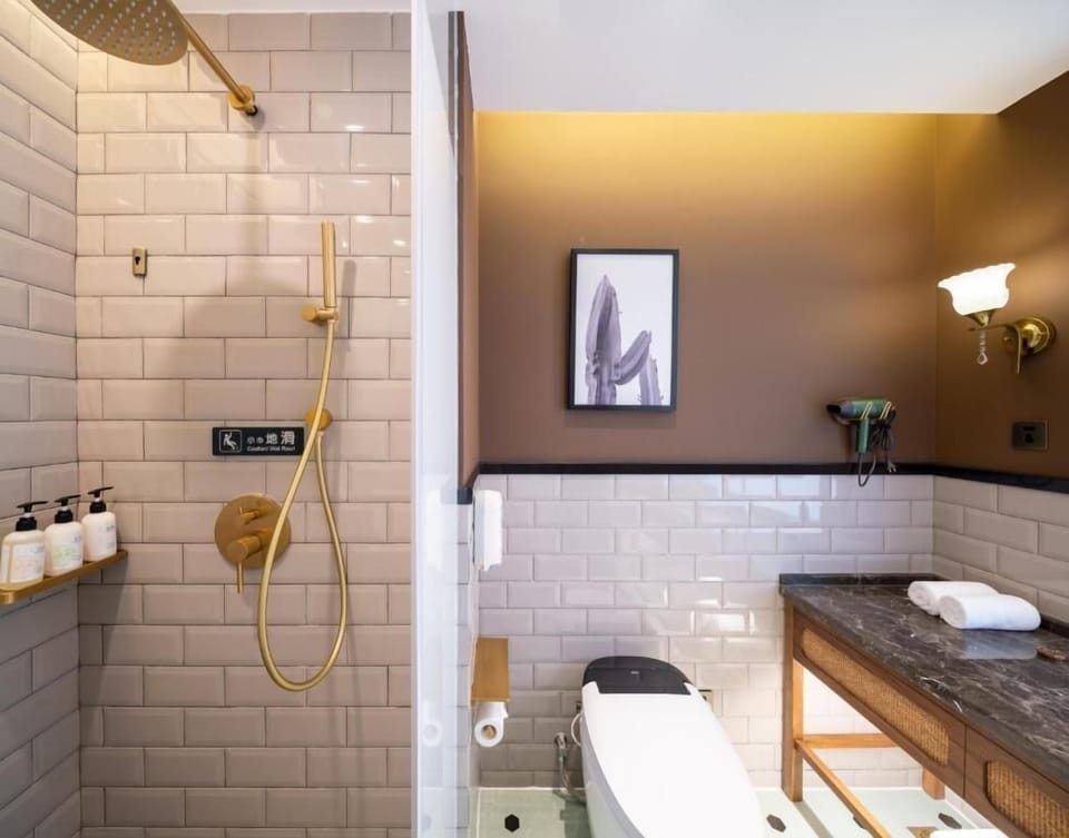 Bathroom sink