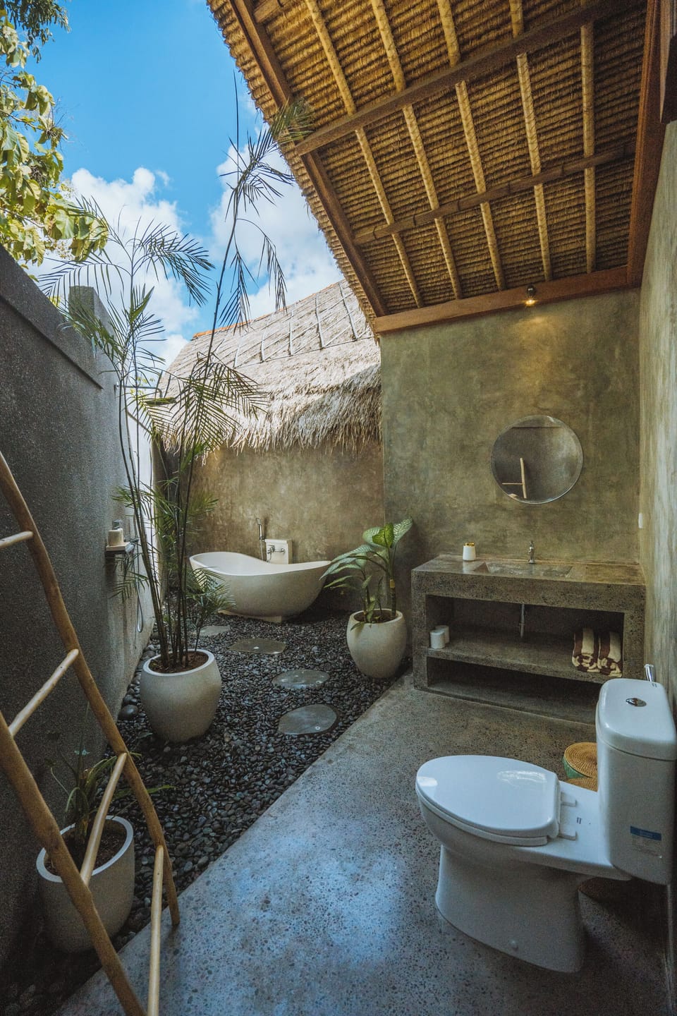 Classic Double Room, 1 King Bed, Park View | Bathroom | Separate tub and shower, hair dryer, bidet, towels