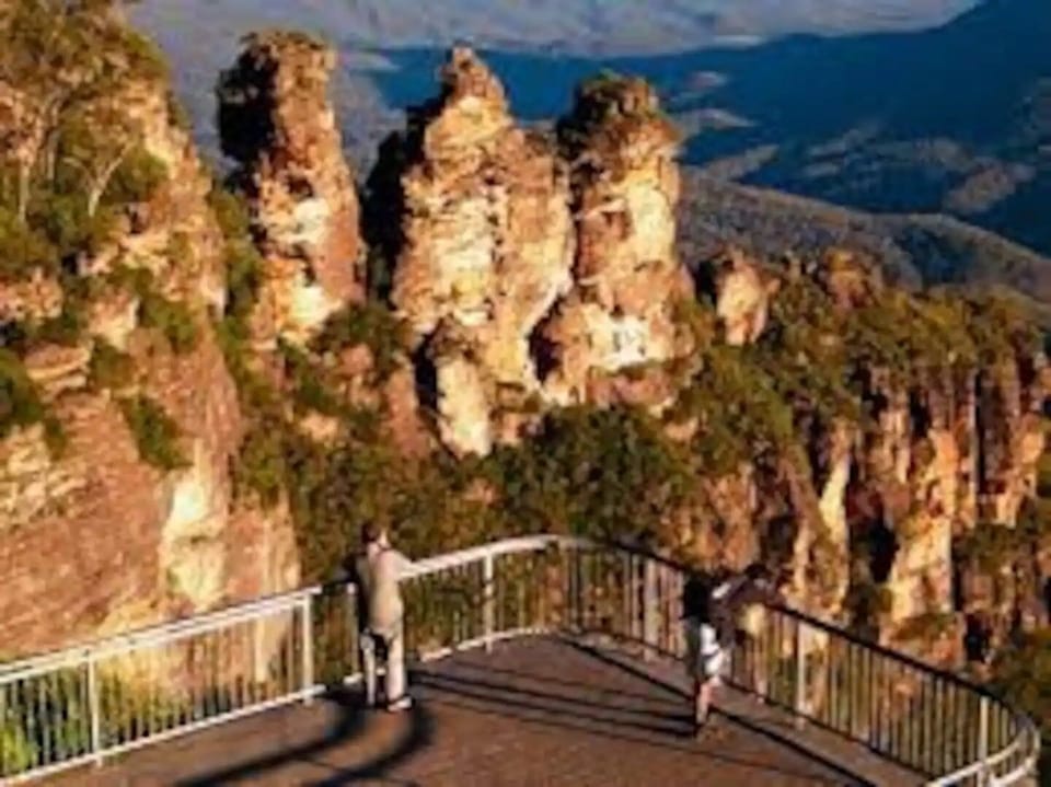 The Three Sisters are a 5 min walk.