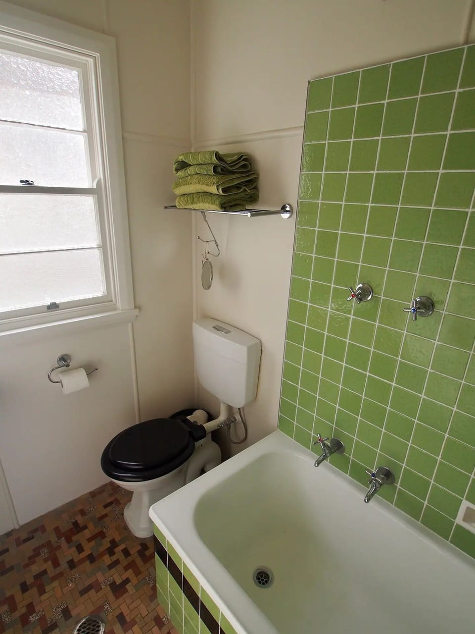 Cast iron bath
