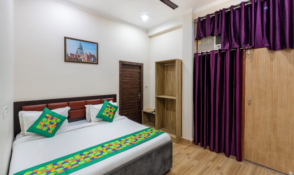Economy Room | Individually furnished, desk, blackout drapes, iron/ironing board