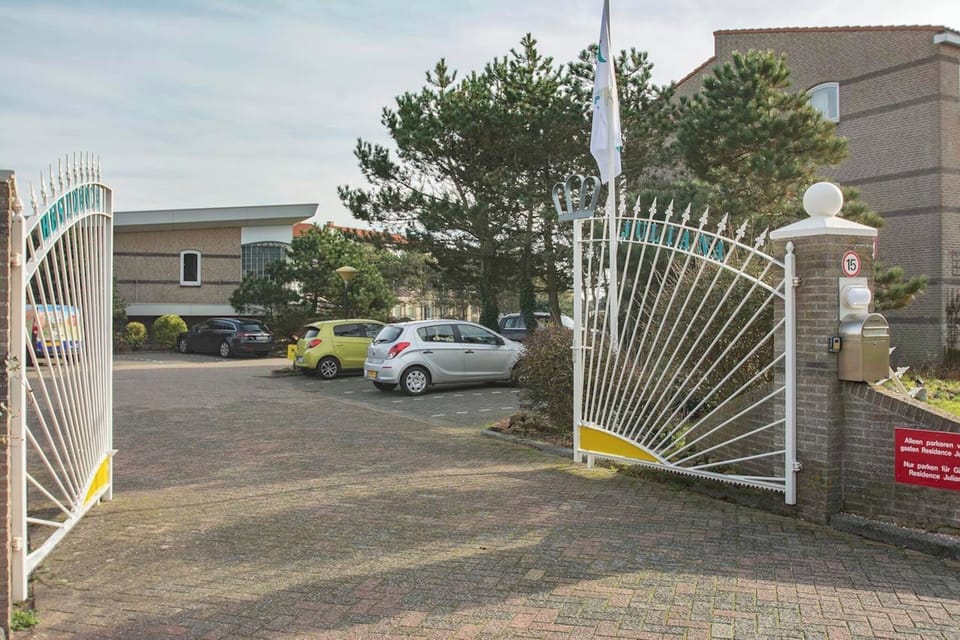 Entrance / Reception