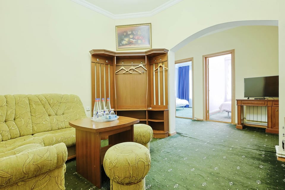Family Double Room | Living area | TV