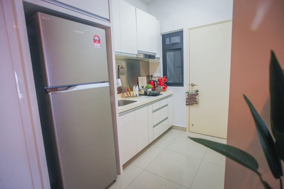 Classic Apartment, 1 Bedroom, Non Smoking, City View | Private kitchen | Electric kettle