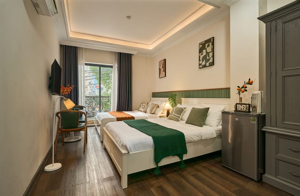 Family Room, 2 Queen Beds, Non Smoking, City View | Desk, soundproofing, free WiFi, bed sheets